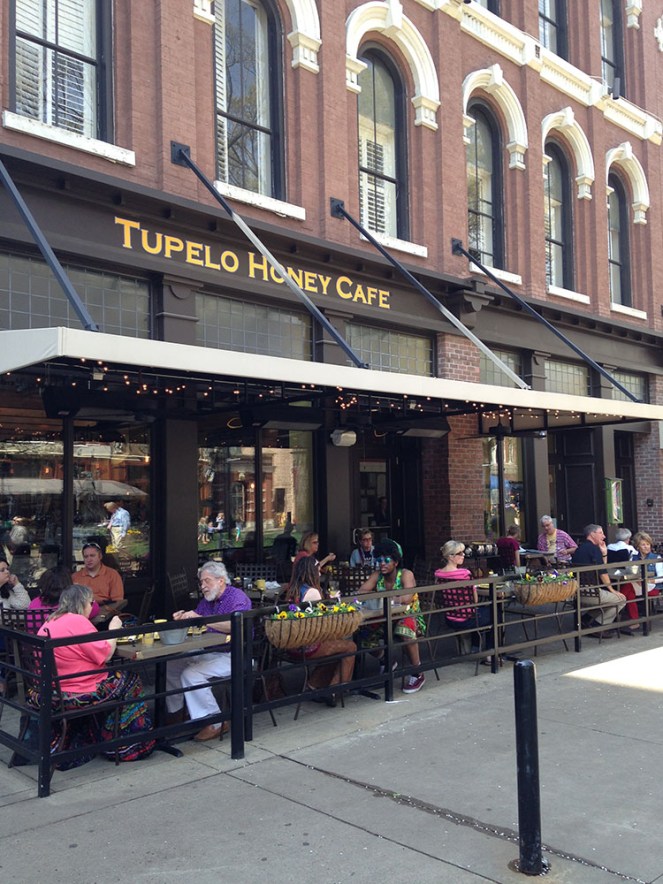 tupelo-honey-cafe-knoxville-outdoor-dining